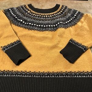 Women’s Tribal sweater size medium worn once